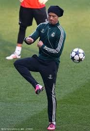 为什么外野手判断平飞球需要精准的几何感