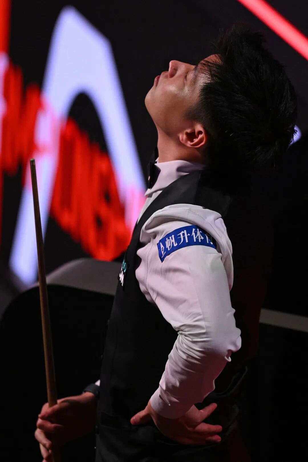 略有一个更 略有一个更